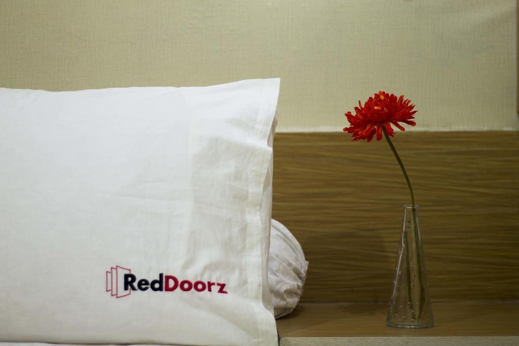 Готель Reddoorz @ Klender Джакарта Екстер'єр фото